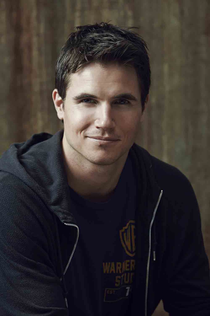 Nuove Foto Promozionali Del Cast Robbie Amell The Tomorrow People Italia 